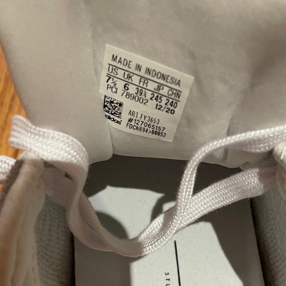 Superstar Women’s Adidas White Sneakers with Subtle Details Size: 7.50 - Picture 2 of 8